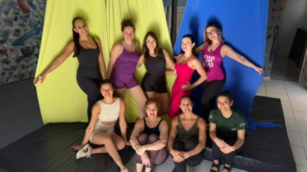 Aula presencial de tecido acrobático